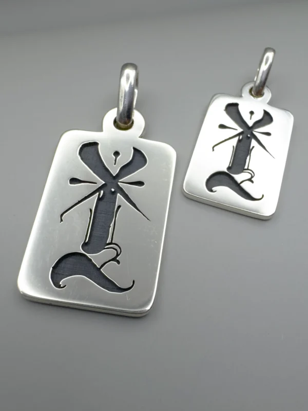 Pingente Logo IRREVERENT em Prata 950 - Baixo Relevo